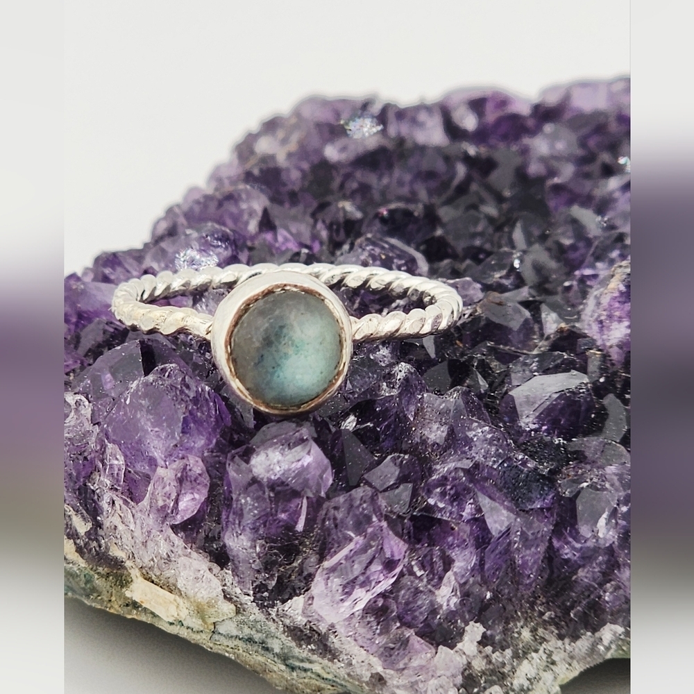 LABRADORITE HANDMADE RING WITH A TWISTED RING BAND UNISEX SIZE 7 - Picture 7 of 9